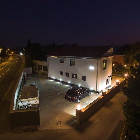 Jeli Apartments Starigrad Paklenica Bilik gambar