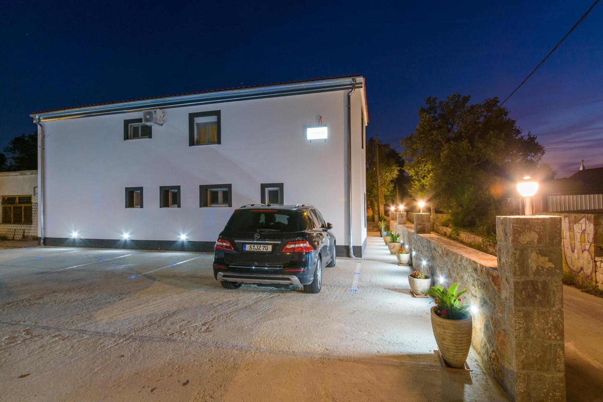 Jeli Apartments Starigrad Paklenica Bilik gambar