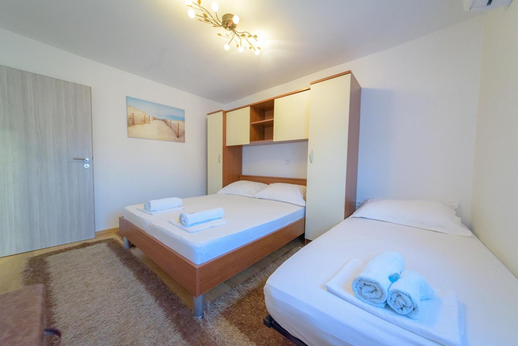 Jeli Apartments Starigrad Paklenica Bilik gambar