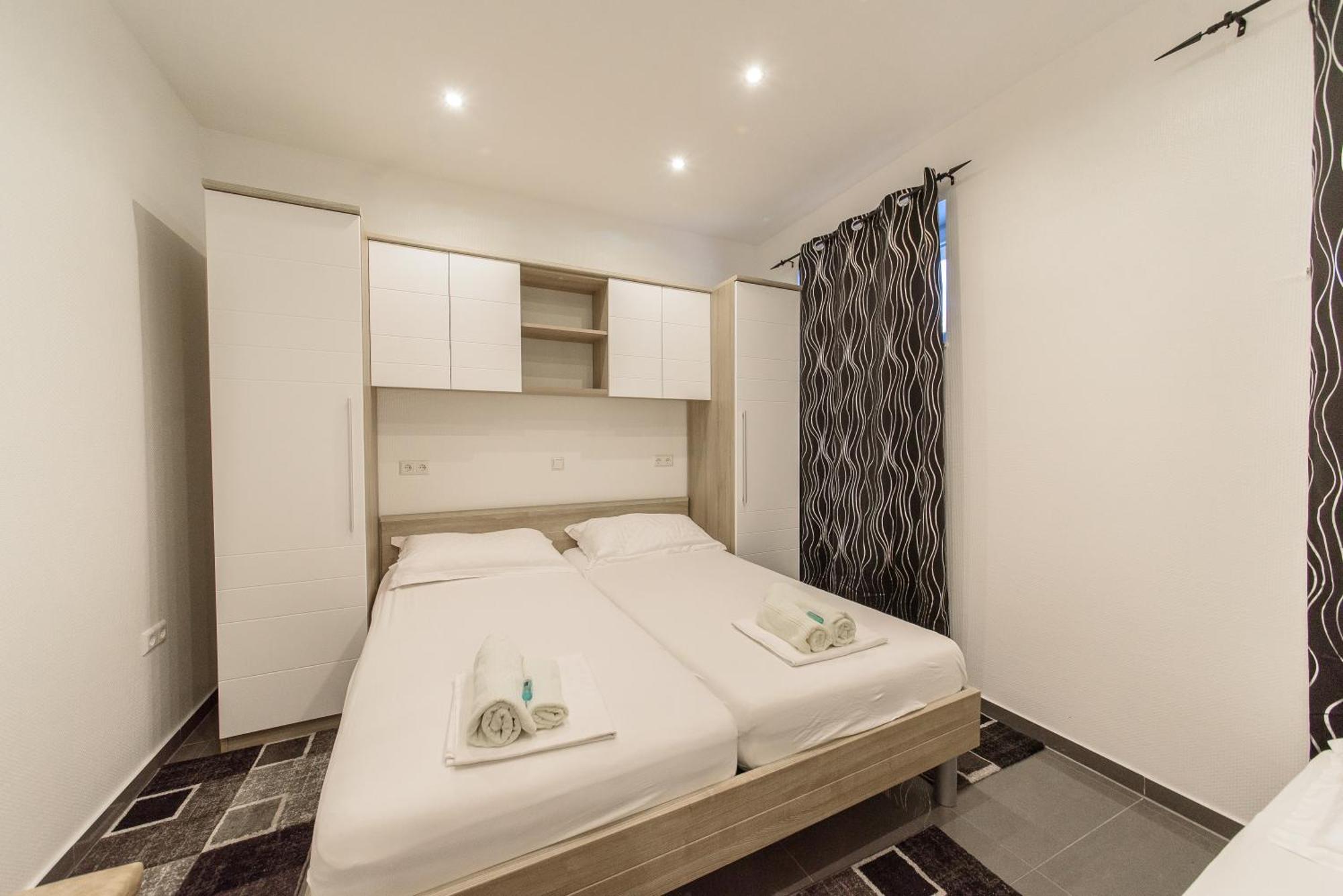 Jeli Apartments Starigrad Paklenica Bilik gambar