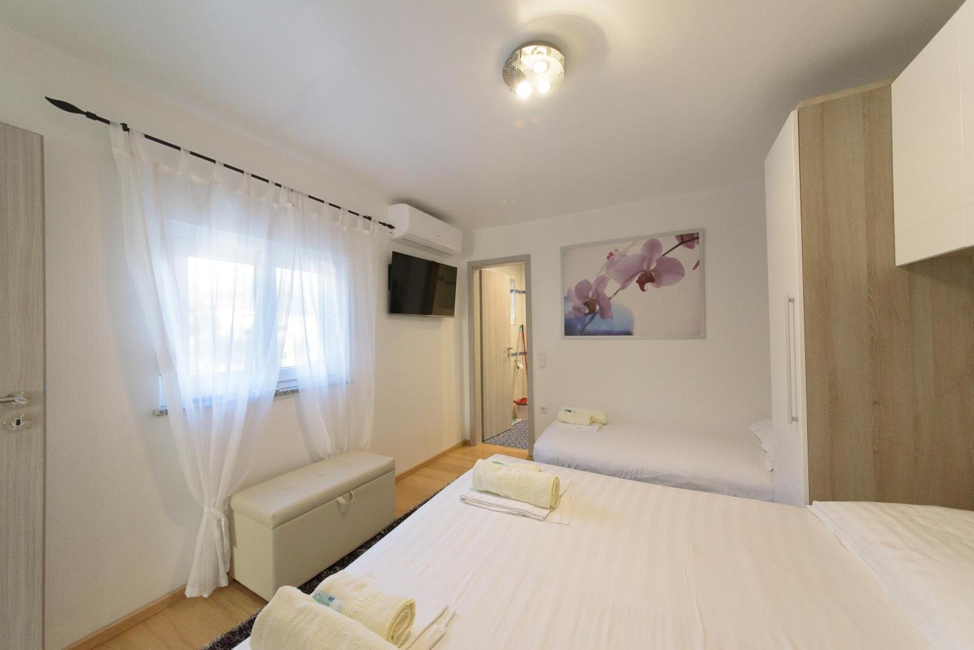 Jeli Apartments Starigrad Paklenica Bilik gambar