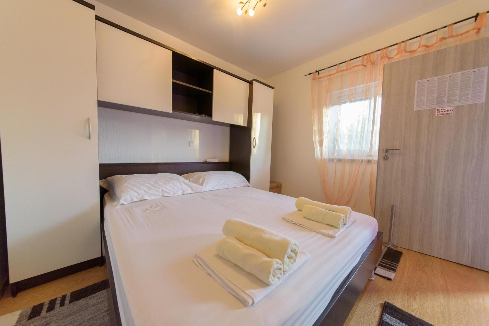 Jeli Apartments Starigrad Paklenica Bilik gambar