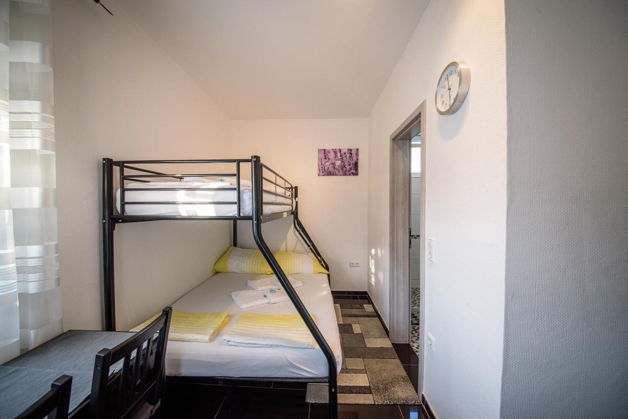 Jeli Apartments Starigrad Paklenica Bilik gambar