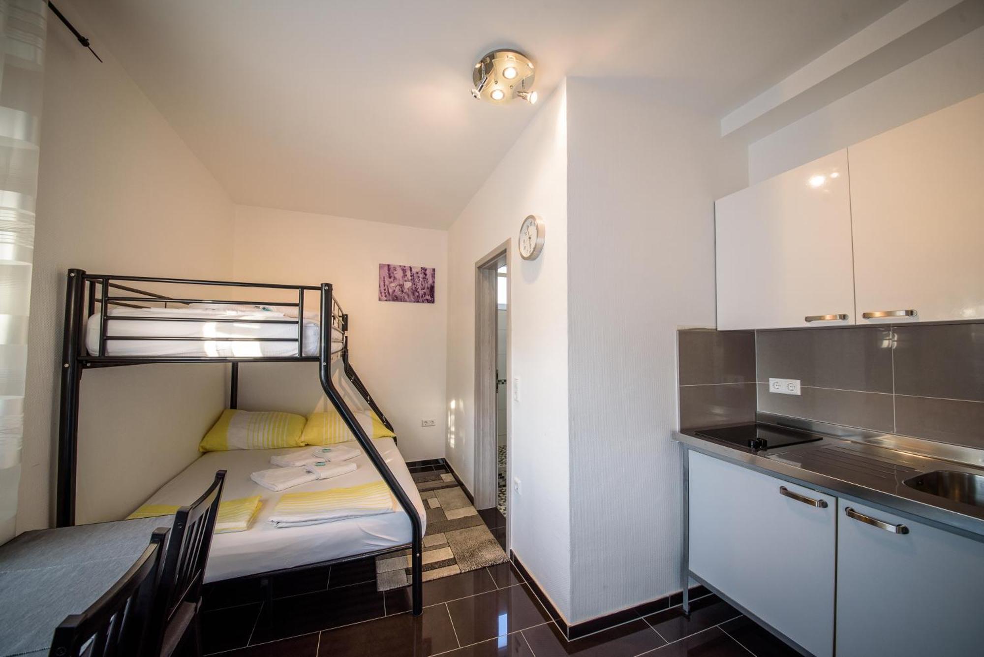 Jeli Apartments Starigrad Paklenica Bilik gambar