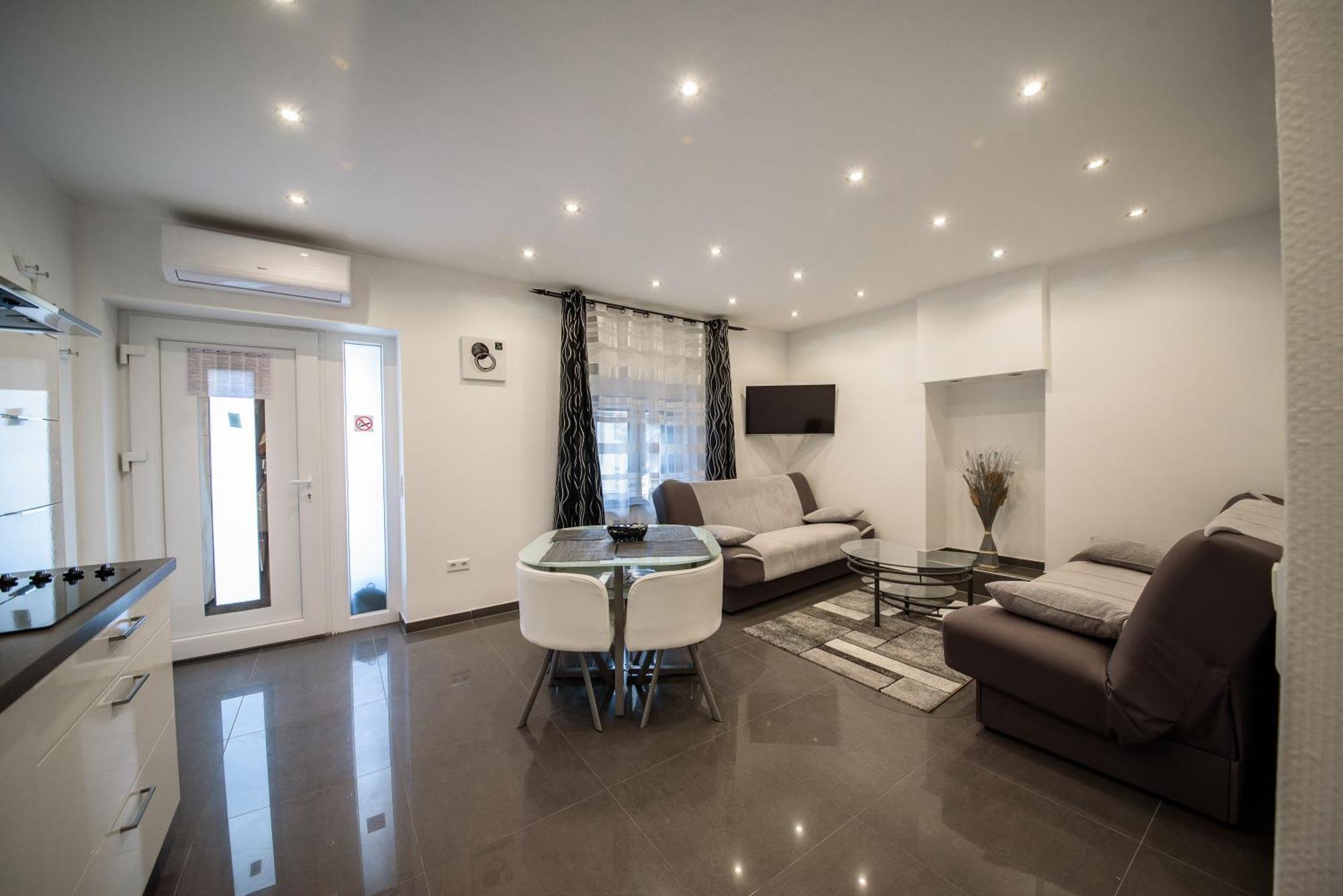 Jeli Apartments Starigrad Paklenica Bilik gambar